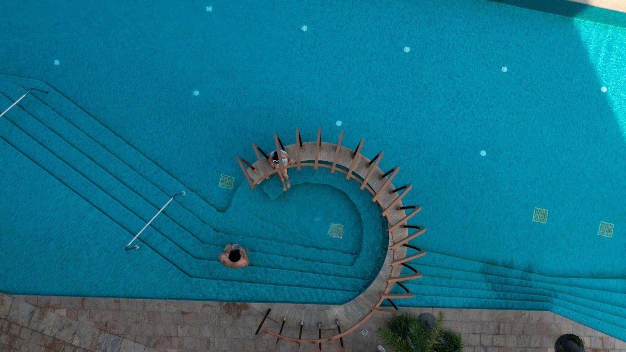 Radisson Blu Hotel & Spa, Nashik Exterior photo