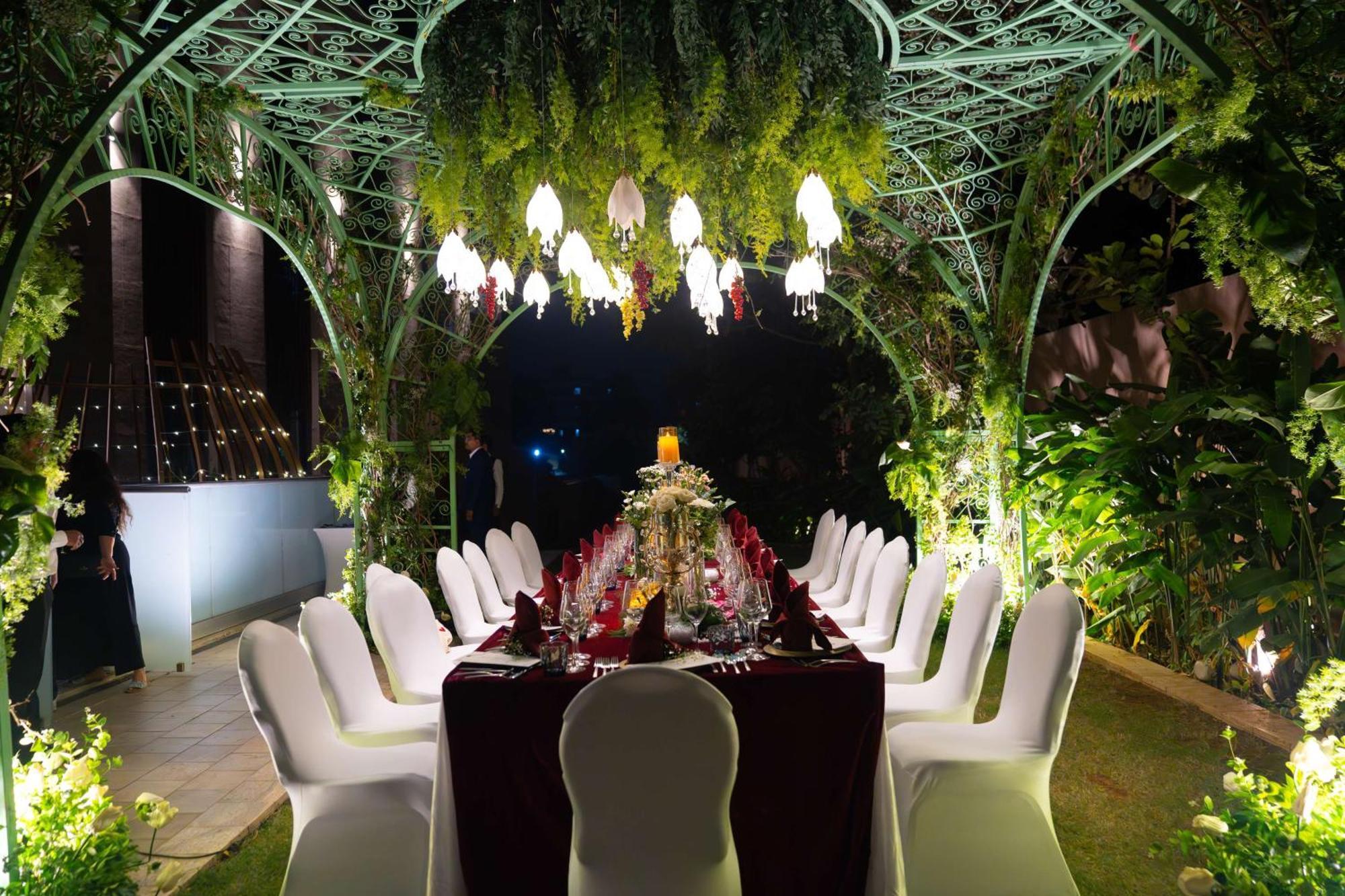 Radisson Blu Hotel & Spa, Nashik Exterior photo